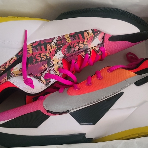 Nike Sneakers - Picture 16 of 17